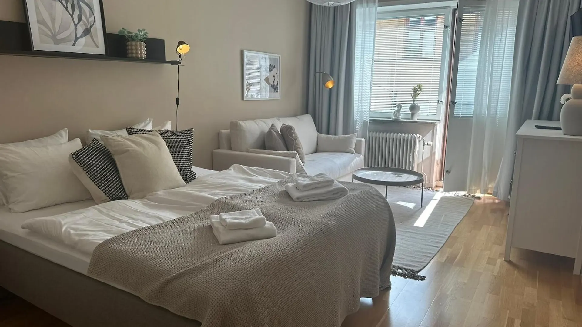 Cozy One Room Apartment At Stockholm contacts